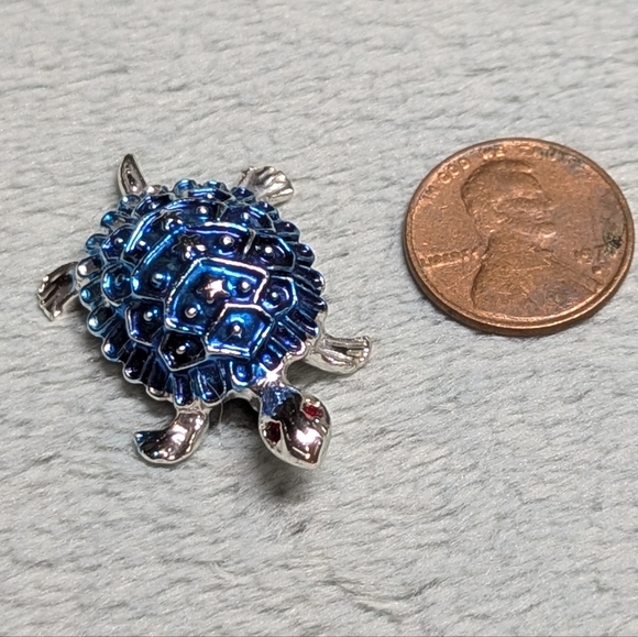 Vintage 1980's Blue Enamel and Silvertone Turtle Brooche - Picture 5 of 5
